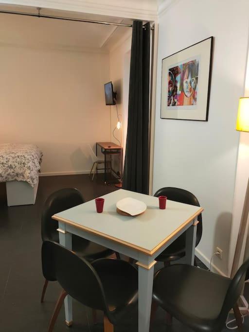 Appartement Les Abbesses Paris Exterior photo