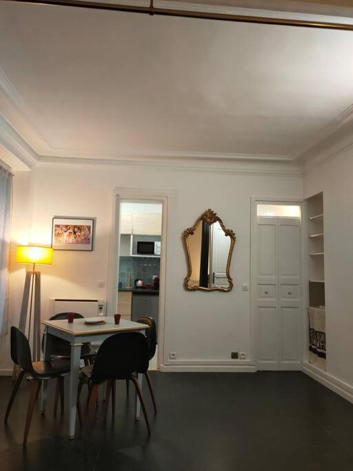 Appartement Les Abbesses Paris Exterior photo